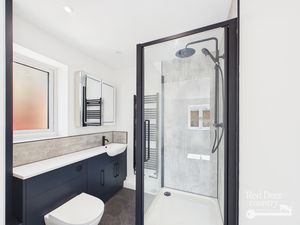 Ensuite- click for photo gallery